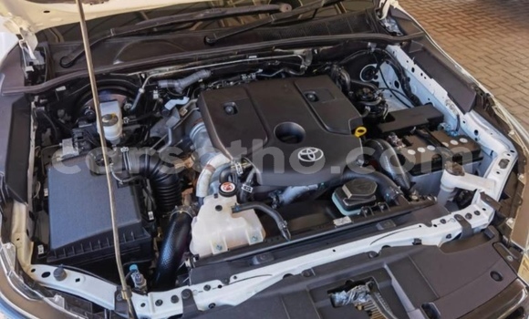 Sayi Na hannu Toyota Hilux White Mota in Maseru a Maseru Sayi Na hannu Toyota Hilux White Mota in Maseru a Maseru