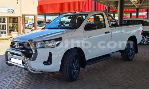 Sayi Na hannu Toyota Hilux White Mota in Maseru a Maseru Sayi Na hannu Toyota Hilux White Mota in Maseru a Maseru