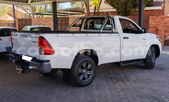 Sayi Na hannu Toyota Hilux White Mota in Maseru a Maseru Sayi Na hannu Toyota Hilux White Mota in Maseru a Maseru