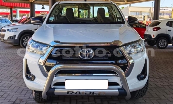Sayi Na hannu Toyota Hilux White Mota in Maseru a Maseru Sayi Na hannu Toyota Hilux White Mota in Maseru a Maseru
