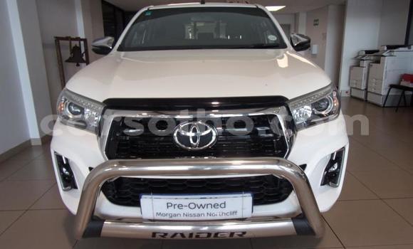 اشتري مستعمل Toyota Hilux White سيارة في Maseru في Maseru