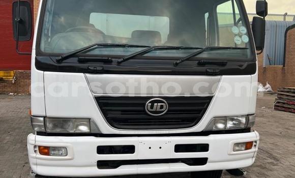 Sayi Na hannu Nissan UD White Babbar mota in Maseru a Maseru Sayi Na hannu Nissan UD White Babbar mota in Maseru a Maseru