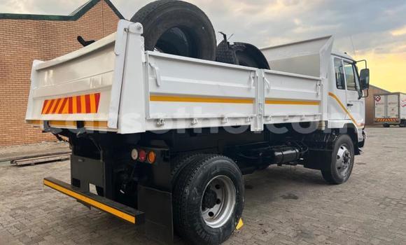 Sayi Na hannu Nissan UD White Babbar mota in Maseru a Maseru Sayi Na hannu Nissan UD White Babbar mota in Maseru a Maseru