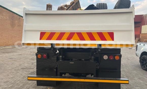 Sayi Na hannu Nissan UD White Babbar mota in Maseru a Maseru Sayi Na hannu Nissan UD White Babbar mota in Maseru a Maseru