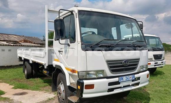 Sayi Na hannu Nissan UD White Babbar mota in Maseru a Maseru Sayi Na hannu Nissan UD White Babbar mota in Maseru a Maseru