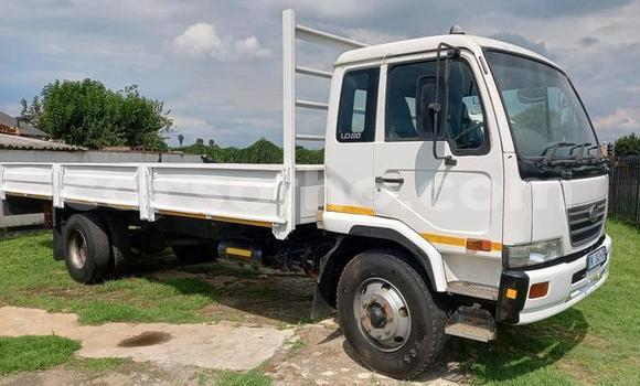 Sayi Na hannu Nissan UD White Babbar mota in Maseru a Maseru Sayi Na hannu Nissan UD White Babbar mota in Maseru a Maseru