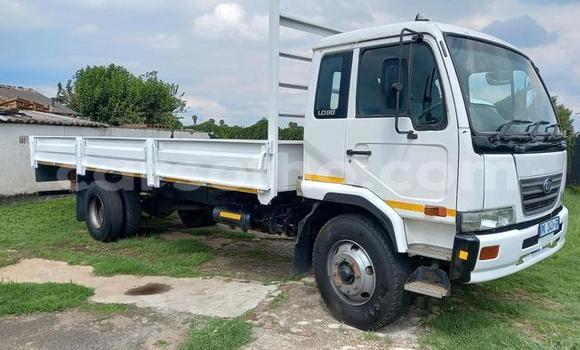 Sayi Na hannu Nissan UD White Babbar mota in Maseru a Maseru Sayi Na hannu Nissan UD White Babbar mota in Maseru a Maseru