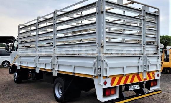 اشتري مستعمل Nissan UD White شاحنة في Maseru في Maseru اشتري مستعمل Nissan UD White شاحنة في Maseru في Maseru