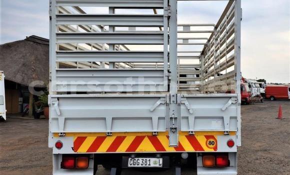 اشتري مستعمل Nissan UD White شاحنة في Maseru في Maseru اشتري مستعمل Nissan UD White شاحنة في Maseru في Maseru