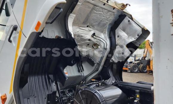 اشتري مستعمل Nissan UD White شاحنة في Maseru في Maseru اشتري مستعمل Nissan UD White شاحنة في Maseru في Maseru