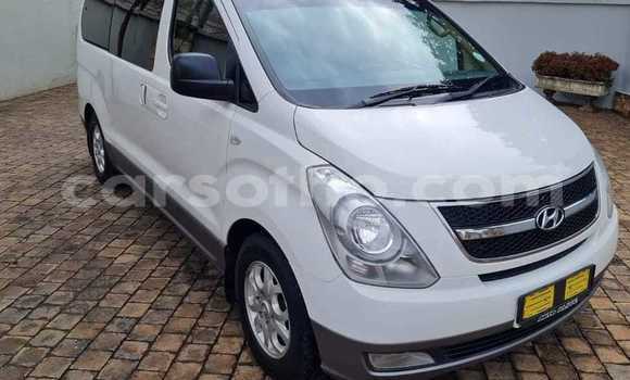 Sayi Na hannu Hyundai H1 White Mota in Butha Buthe a Butha-Buthe