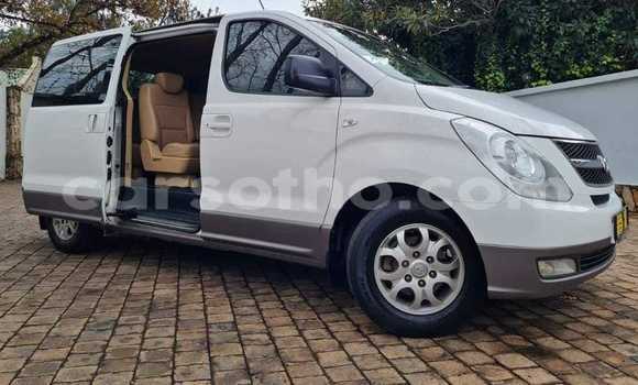 Sayi Na hannu Hyundai H1 White Mota in Butha Buthe a Butha-Buthe Sayi Na hannu Hyundai H1 White Mota in Butha Buthe a Butha-Buthe