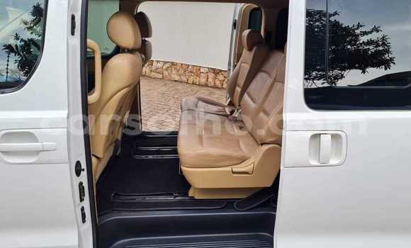 Sayi Na hannu Hyundai H1 White Mota in Butha Buthe a Butha-Buthe Sayi Na hannu Hyundai H1 White Mota in Butha Buthe a Butha-Buthe