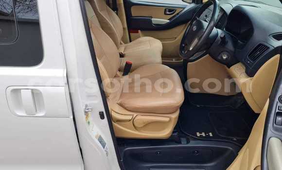 Sayi Na hannu Hyundai H1 White Mota in Butha Buthe a Butha-Buthe Sayi Na hannu Hyundai H1 White Mota in Butha Buthe a Butha-Buthe