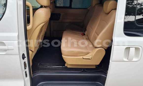 Sayi Na hannu Hyundai H1 White Mota in Butha Buthe a Butha-Buthe Sayi Na hannu Hyundai H1 White Mota in Butha Buthe a Butha-Buthe