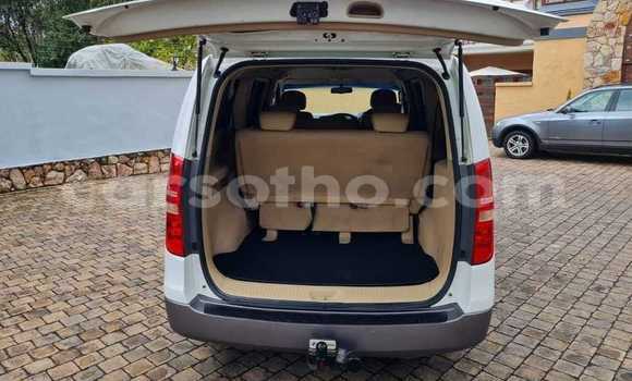 Sayi Na hannu Hyundai H1 White Mota in Butha Buthe a Butha-Buthe Sayi Na hannu Hyundai H1 White Mota in Butha Buthe a Butha-Buthe