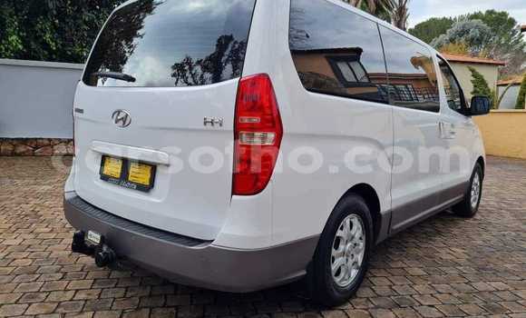 Sayi Na hannu Hyundai H1 White Mota in Butha Buthe a Butha-Buthe Sayi Na hannu Hyundai H1 White Mota in Butha Buthe a Butha-Buthe