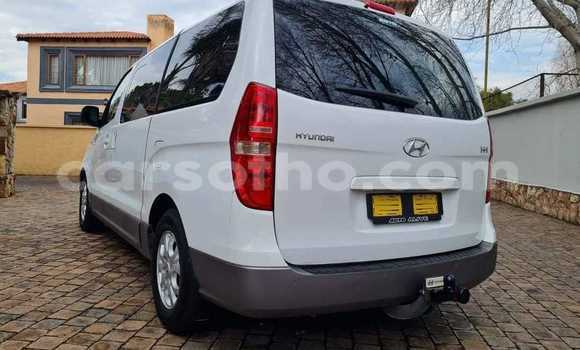 Sayi Na hannu Hyundai H1 White Mota in Butha Buthe a Butha-Buthe Sayi Na hannu Hyundai H1 White Mota in Butha Buthe a Butha-Buthe