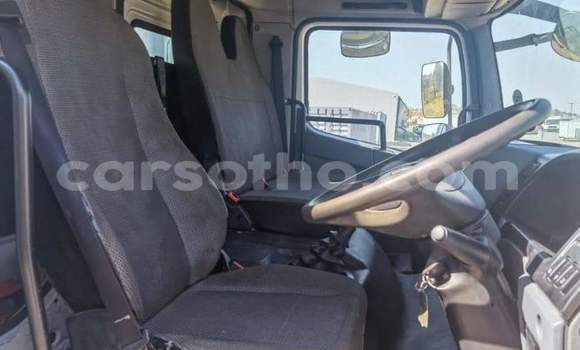 Sayi Na hannu Mitsubishi L400 White Babbar mota in Mohale's Hoek a Mohale's Hoek Sayi Na hannu Mitsubishi L400 White Babbar mota in Mohale's Hoek a Mohale's Hoek