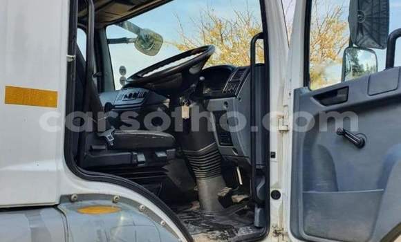 Sayi Na hannu Mitsubishi L400 White Babbar mota in Mohale's Hoek a Mohale's Hoek Sayi Na hannu Mitsubishi L400 White Babbar mota in Mohale's Hoek a Mohale's Hoek