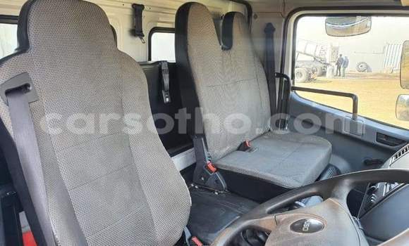 Sayi Na hannu Mitsubishi L400 White Babbar mota in Mohale's Hoek a Mohale's Hoek Sayi Na hannu Mitsubishi L400 White Babbar mota in Mohale's Hoek a Mohale's Hoek