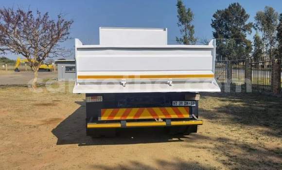 Sayi Na hannu Mitsubishi L400 White Babbar mota in Mohale's Hoek a Mohale's Hoek Sayi Na hannu Mitsubishi L400 White Babbar mota in Mohale's Hoek a Mohale's Hoek