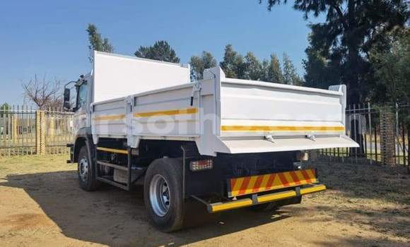 Sayi Na hannu Mitsubishi L400 White Babbar mota in Mohale's Hoek a Mohale's Hoek Sayi Na hannu Mitsubishi L400 White Babbar mota in Mohale's Hoek a Mohale's Hoek