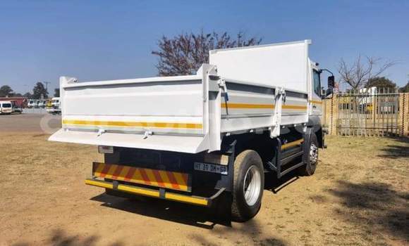 Sayi Na hannu Mitsubishi L400 White Babbar mota in Mohale's Hoek a Mohale's Hoek Sayi Na hannu Mitsubishi L400 White Babbar mota in Mohale's Hoek a Mohale's Hoek