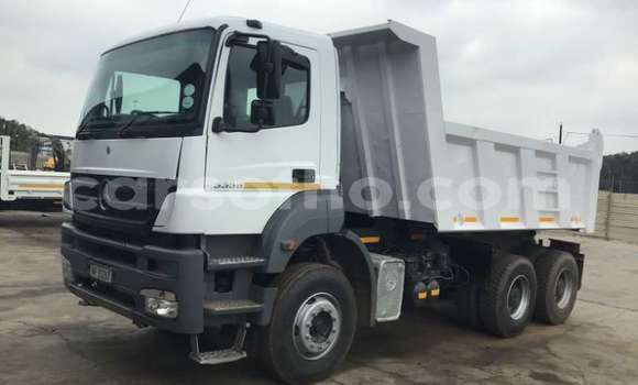 اشتري مستعمل Mercedes‒Benz Truck White شاحنة في Maseru في Maseru اشتري مستعمل Mercedes‒Benz Truck White شاحنة في Maseru في Maseru