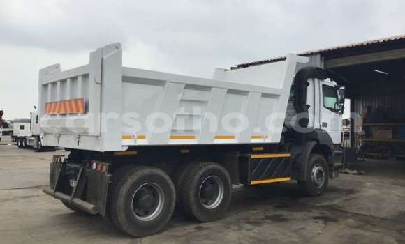 اشتري مستعمل Mercedes‒Benz Truck White شاحنة في Maseru في Maseru اشتري مستعمل Mercedes‒Benz Truck White شاحنة في Maseru في Maseru