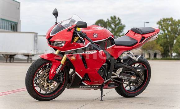 Sayi Na hannu Honda CBR Red Motsi in Import - Dubai a Maseru Sayi Na hannu Honda CBR Red Motsi in Import - Dubai a Maseru
