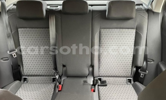 Acheter Occasion Voiture Volkswagen T-Roc Gris à Butha–Buthe, Thaba-Tseka Acheter Occasion Voiture Volkswagen T-Roc Gris à Butha–Buthe, Thaba-Tseka