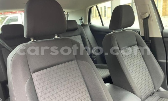 Acheter Occasion Voiture Volkswagen T-Roc Gris à Butha–Buthe, Thaba-Tseka Acheter Occasion Voiture Volkswagen T-Roc Gris à Butha–Buthe, Thaba-Tseka