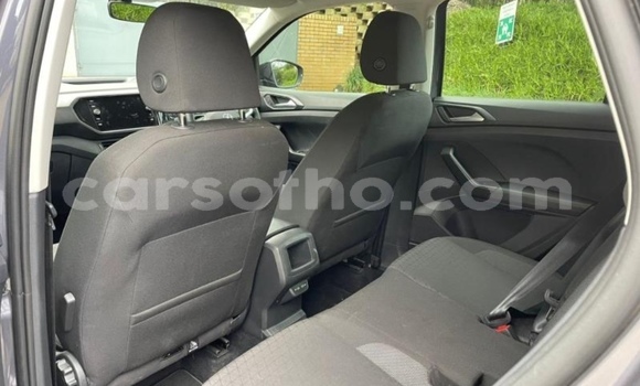 Acheter Occasion Voiture Volkswagen T-Roc Gris à Butha–Buthe, Thaba-Tseka Acheter Occasion Voiture Volkswagen T-Roc Gris à Butha–Buthe, Thaba-Tseka