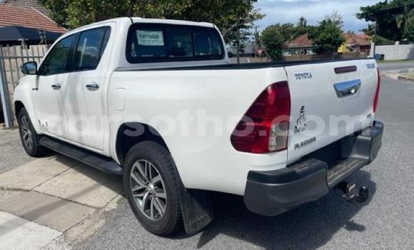Sayi Na hannu Toyota Hilux White Mota in Maseru a Maseru Sayi Na hannu Toyota Hilux White Mota in Maseru a Maseru