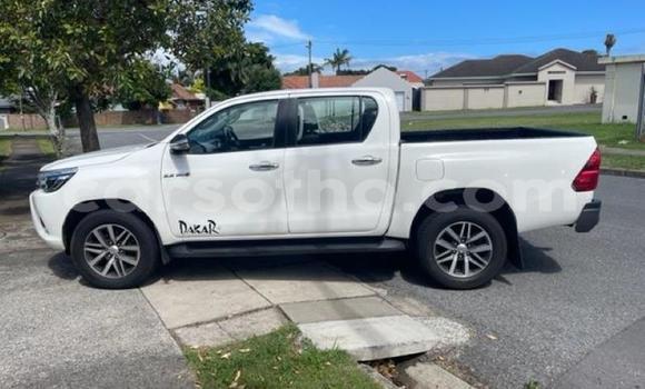 Sayi Na hannu Toyota Hilux White Mota in Maseru a Maseru Sayi Na hannu Toyota Hilux White Mota in Maseru a Maseru