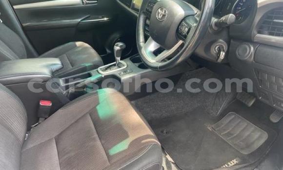 Sayi Na hannu Toyota Hilux White Mota in Maseru a Maseru Sayi Na hannu Toyota Hilux White Mota in Maseru a Maseru