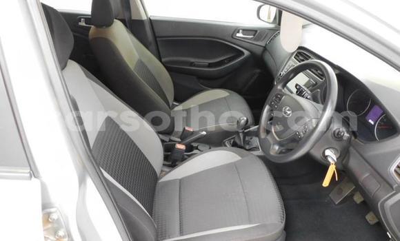 Acheter Occasion Voiture Hyundai i20 Blanc à Maseru, Maseru Acheter Occasion Voiture Hyundai i20 Blanc à Maseru, Maseru