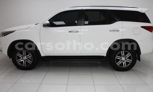 Acheter Occasion Voiture Toyota Fortuner Blanc à Maseru, Maseru Acheter Occasion Voiture Toyota Fortuner Blanc à Maseru, Maseru