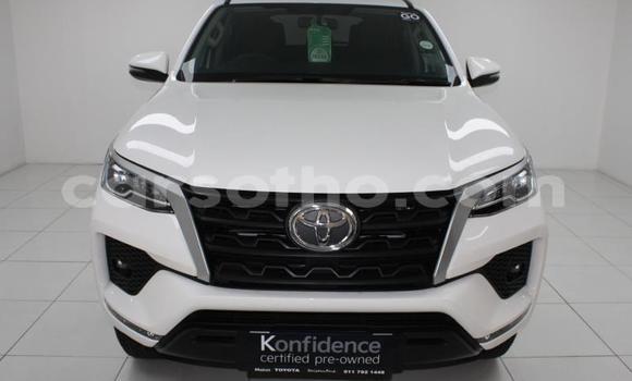 Acheter Occasion Voiture Toyota Fortuner Blanc à Maseru, Maseru Acheter Occasion Voiture Toyota Fortuner Blanc à Maseru, Maseru