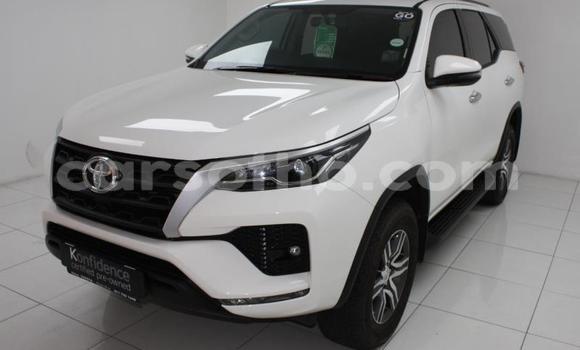 Acheter Occasion Voiture Toyota Fortuner Blanc à Maseru, Maseru Acheter Occasion Voiture Toyota Fortuner Blanc à Maseru, Maseru