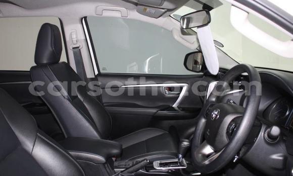 Acheter Occasion Voiture Toyota Fortuner Blanc à Maseru, Maseru Acheter Occasion Voiture Toyota Fortuner Blanc à Maseru, Maseru