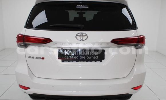 Acheter Occasion Voiture Toyota Fortuner Blanc à Maseru, Maseru Acheter Occasion Voiture Toyota Fortuner Blanc à Maseru, Maseru