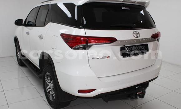 Acheter Occasion Voiture Toyota Fortuner Blanc à Maseru, Maseru Acheter Occasion Voiture Toyota Fortuner Blanc à Maseru, Maseru