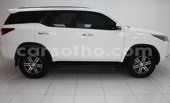 Acheter Occasion Voiture Toyota Fortuner Blanc à Maseru, Maseru Acheter Occasion Voiture Toyota Fortuner Blanc à Maseru, Maseru
