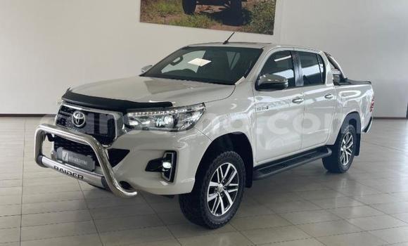 اشتري مستعمل Toyota Hilux White سيارة في Maseru في Maseru