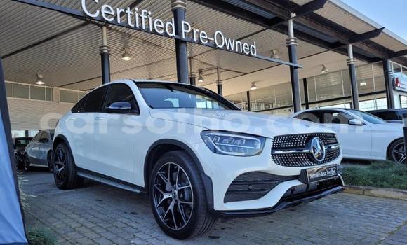 اشتري مستعمل Mercedes-Benz GLC 250D White سيارة في Maseru في Maseru