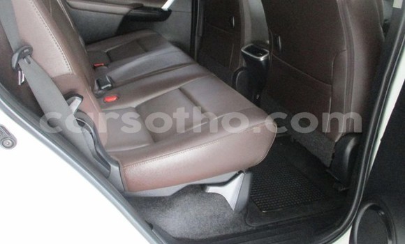 Sayi Na hannu Toyota Fortuner White Mota in Butha–Buthe a Thaba-Tseka Sayi Na hannu Toyota Fortuner White Mota in Butha–Buthe a Thaba-Tseka