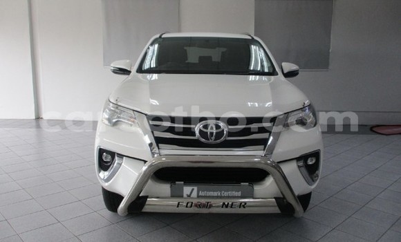 Sayi Na hannu Toyota Fortuner White Mota in Butha–Buthe a Thaba-Tseka Sayi Na hannu Toyota Fortuner White Mota in Butha–Buthe a Thaba-Tseka
