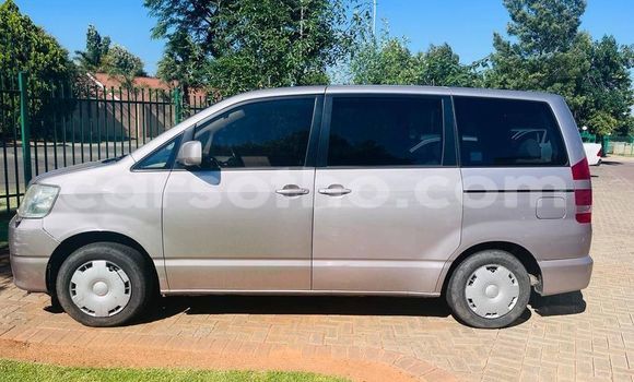 اشتري مستعمل Toyota Noah Silver سيارة في Maseru في Maseru